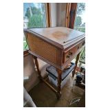 Artist Desk with lift top (34.75"H x 24"W x 20"D)