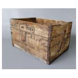 Vintage 7up Wooden Crate with ORIGINAL INSERT, Wood with metal strapping, Estimated Era 1940s. Seven Up Bottling Co. Duluth, MN. Vintage age & wear as expected, rust patina on metal strapping, some co