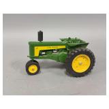 1:16 scale John Deere tractor, no  markings