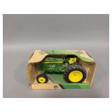 1:16 scale Ertl John Deere Utility tractor