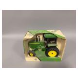 1:16 scale Ertl John Deere 4255 Row Crop tractor