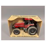 1:16 scale Ertl Case International 7130 w/ Mechanical Front Drive