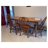Oak kitchen table & 4 chairs 36 x 48 with (2) 12" leaves