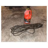 Bar oil and chainsaw chains
