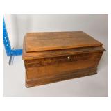 10x16x9H lift top trunk w linens inside