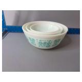 Pyrex nested bowls 401, 402, 403