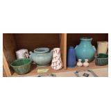 Various pieces pottery including USA, Floraline, etc