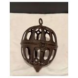 Cast iron string holder