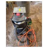 10 gallon shop vac w extra filter and drop cord