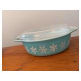 Pyrex casserole No.043 snowflake pattern covered casserole, lid does have chip on handle
