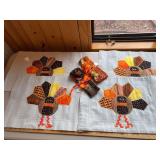 Set of 4 placements as shown w 8 napkins