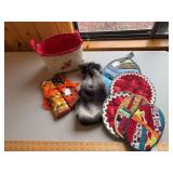 Gift basket w wine bag, napkins, oven mitts, hot pads/teivets