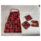Men’s apron w 3 potholders Apron has water repellent backing