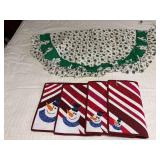 Christmas tree skirt and 4 placemats Look at the snowmen!!