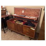 Vintage Lane cedar chest (no contents)
