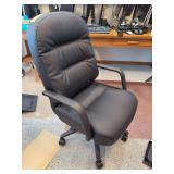 Office chair, adjustable height Every office person needs this chair!