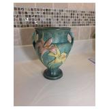 Roseville Zephyr Lily vase, piece of art pottery produced in Ohio in 1946