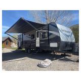 2018 Springdale by Keystone model 282BHS RV trailer, single slide, comes with RV cover, new hood vent cover, electric awning