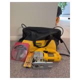 DeWalt orbital jigsaw Model DW317, blades, with bag