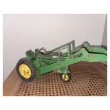 1:16 scale John Deere tractor w loader