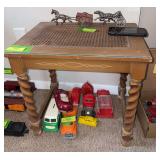 Small side table w reed top Check out her cute legs, they’ve got curves!