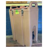 5 gallon insulated Cambro liquids dispenser