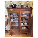 Antique curio cabinet 37 x 15 x 57  ￼- beautiful colletible piece!!