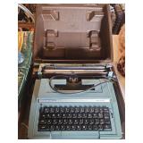 Electra XT Smith Corona Vintage Typewriter in Case