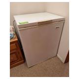White Consolidated chest freezer Model MFC05M3BW1