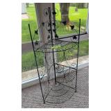 Folding wire plant stand