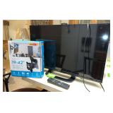 Sharp 32” tv w remote and wall mount Model LC-32LE451U
