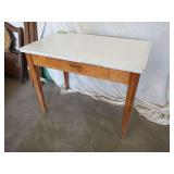 Enamel top kitchen table 25 x 40 x 30