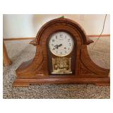 Rhythm hourly sound mantle clock, plays three different chime patterns