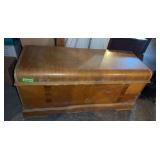 Roos Sweetheart cedar chest 18x47