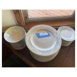 Large set of Somerset by Excel China, 18 dinner plates