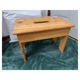 Wood bench with center handle 19 x 12 x 14