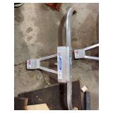 Quick clip ladder stabilizer