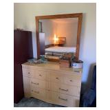 Vintage blonde six drawer dresser with oak mirror 50 x 19 x 33 with 40 x 40 mirror  ￼