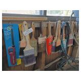 Assorted paint brushes