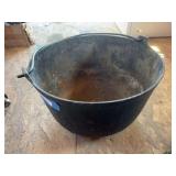 Cast-iron kettle 20” x 14”