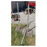 2 metal stands