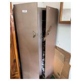 Metal cabinet 31x25x65 (no contents included)