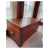 Cedar chest/blanket box Needs hinges repaired 22x46x22H