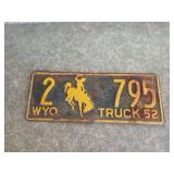1952 Wyoming license plate