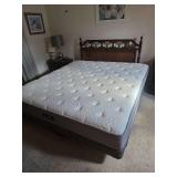 King bed with headboard Dunlopillo mattress-Bring help to move 76x78
