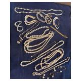 Costume pearls, necklaces, bracelets, earrings