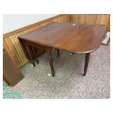 Drop leaf dining table 41x26 w 24” drop leaves, pads too!
