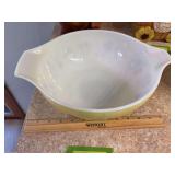 Pyrex Cinderella mixing bowl "Black Gooseberry" patternNo. 444