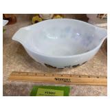 Pyrex Cinderella mixing bowl "Black Gooseberry" pattern No.443
