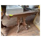 Parlor table 22x29x29H NO CONTENTS!!